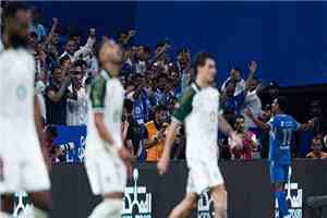 الهلال في مرمى النقد والأهلي ضحية التفكيك في الكرة السعودية