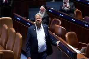 وزيران إسرائيليان يجددان دعوات تفريغ غزة من سكانها مع قرب الانتخابات