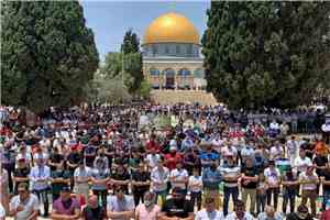 60 ألف فلسطيني يؤدون صلاة الجمعة في المسجد الأقصى المبارك
