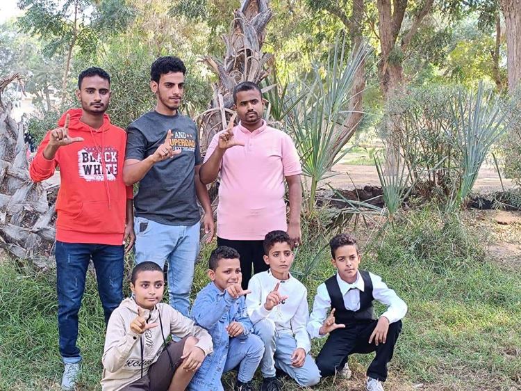الطلاب الصم في جمعية رعاية وتأهيل الصم بمحافظة لحج يقضون يوماً رائعاً في ملاهي عدن بمناسبة اليوم العالمي للمعاق