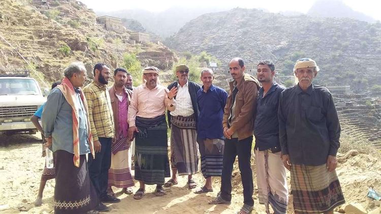 رئيس انتقالي سرار يتفقد سير العمل في نقيل فلاحة بمشروع طريق بأتيس رصد