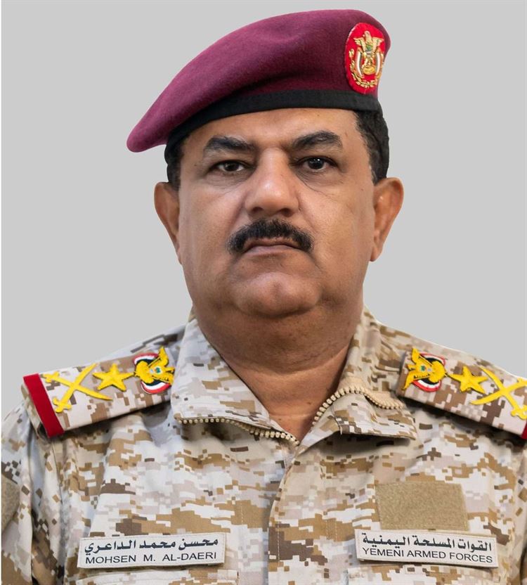 وزير الدفاع يعزي الصحفي علي مقراط بوفاة نجل شقيقه