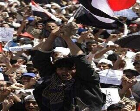 صالح يفكر في مخرج وعين الثوار على قصر الرئاسة