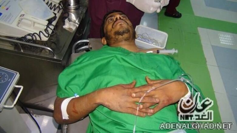 عاجل : جريح في اطلاق جنود امن النار على محتجين امام بوابة ميناء عدن ((صور))