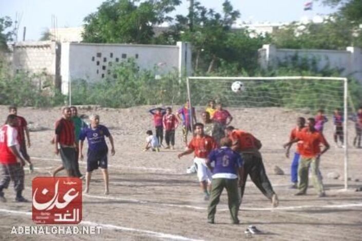 انطلاق الدور الثاني من دوري الفرق الشعبية بمدينة الحوطة  بلحج بمباراة استعراضية لنجوم الزمن الجميل (صور)