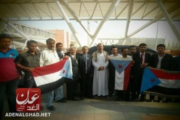 وصول القيادين حسن بنان وبجاش الأغبري إلى منفاهما في العاصمة المصرية القاهرة (صور)