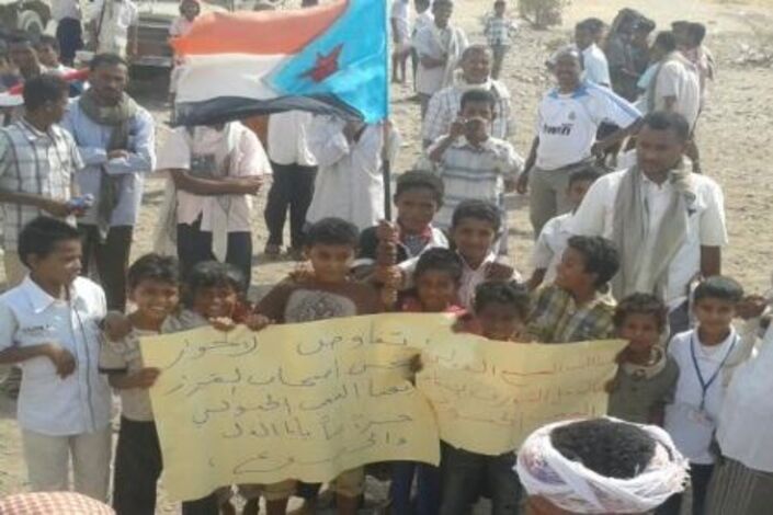 قيادات بالحراك بمديريتي المضاربه وراس العاره تلتقي وفد من المفتشين الدوليين