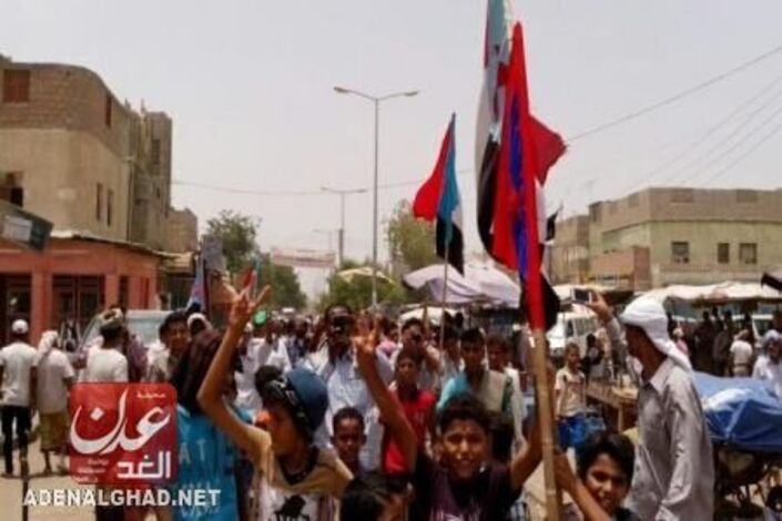 الجنوبيون يتظاهرون في بلدة جعار بأبين احياء ذكرى جيش جنوبي مندثر (مصور)