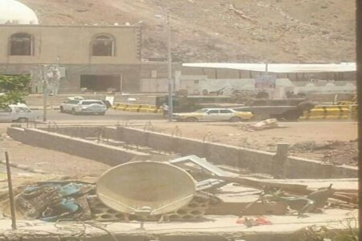 القاعدة تتبنى الهجوم على مقر قيادة المنطقة العسكرية بعدن