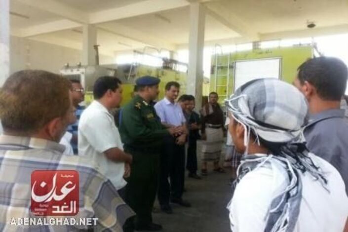 تفاصيل: مسئولون في مدينة عدن يشكلون لجنة لبحث قضايا موظفي وعمال مطار عدن الدولي