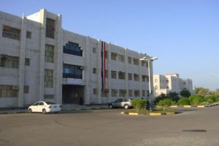 كلية طب الاسنان .. عجلة التجديد تسير بقوة هائلة استعدادا  للعام الدراسي 2014-  2015