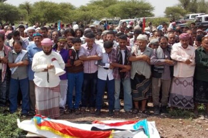 الالاف من ابناء الضالع والجنوب يشيعون الدكتور نصر الجحافي الى مثواه الأخير