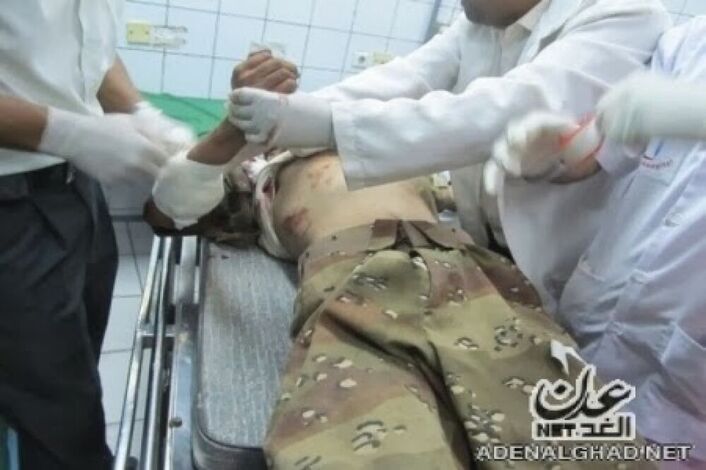 حدث قبل قليل : جرحى من قوات الامن الخاصة في انفجار عبوة ناسفة امام بوابة ميناء المكلا