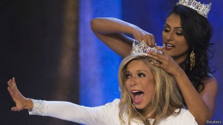 تتويج كيرا كازانتسيف ملكة جمال أمريكا (نسخة اضافية)