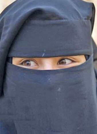 لماذا تهرب فتيات من منزل العائلة في السعودية ؟