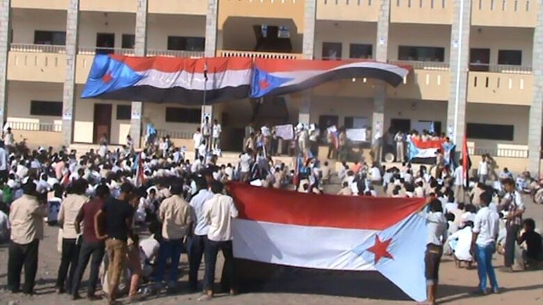 مدارس ردفان تحيي العلم الجنوبي وتدشن رفعه في كل مدارسها