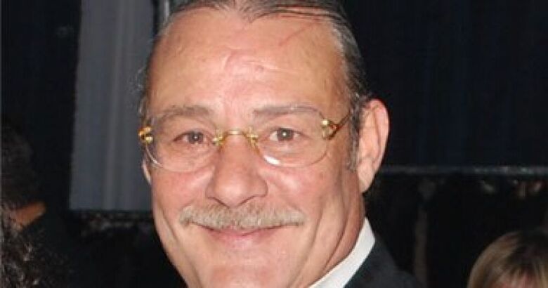 مسرحية "السلطان الحائر" لتوفيق الحكيم تعيد فاروق الفيشاوى للمسرح