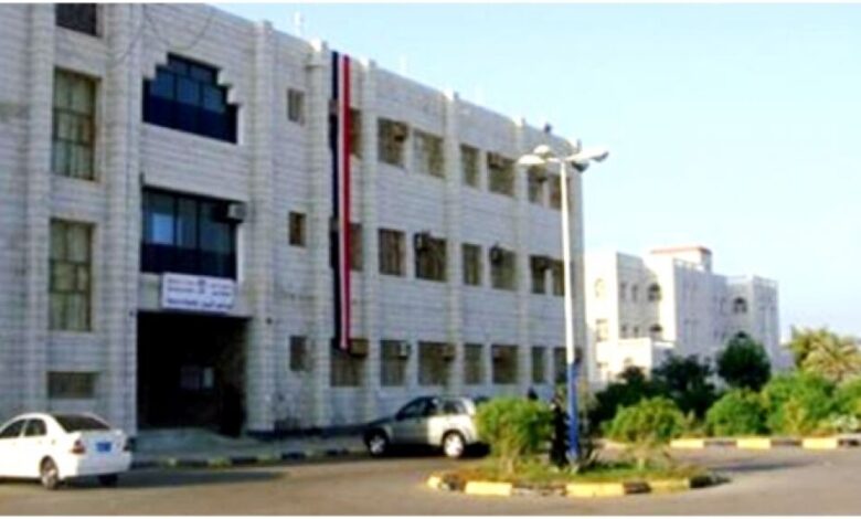 كلية طب الأسنان بجامعة عدن: تعديل لوائح وأنظمة وقوانين الكلية التي صدرت بقرار رئيس مجلس الوزراء منذ سنوات طويلة لايكون بحسب رغبات الطلاب