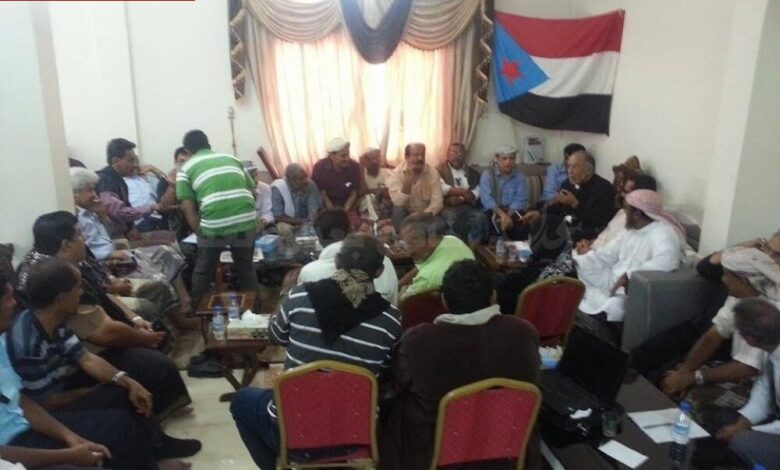 يحدث الان : قيادات جنوبية تلتقي بمنزل الجفري وانباء عن الاتفاق على قيادة موحدة