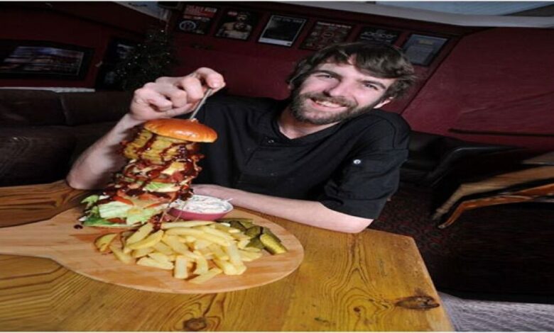 مطعم يقدم أطول ساندوتش برجر في بريطانيا