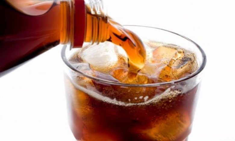 ما الذي يحدث في جسمك بعد تناول المياه الغازية؟