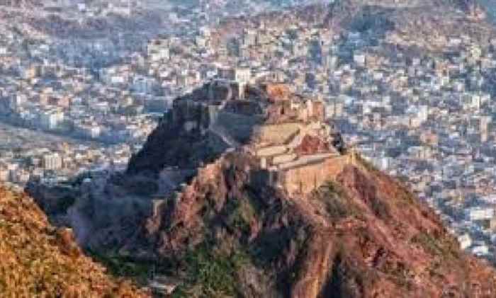 منظمة أجيال تبدأ توزيع المرحلة الثانية من توزيع المياه الصالحة للشرب بتعز