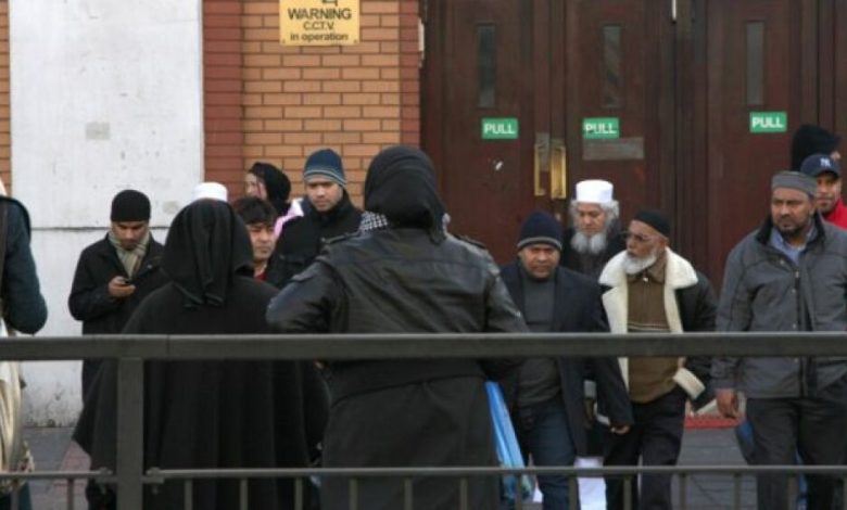 عرض الصحف البريطانية -الغارديان: حملة لإغاثة اللاجئين السوريين تمول سراً من قبل منظومة مكافحة التطرف في بريطانيا