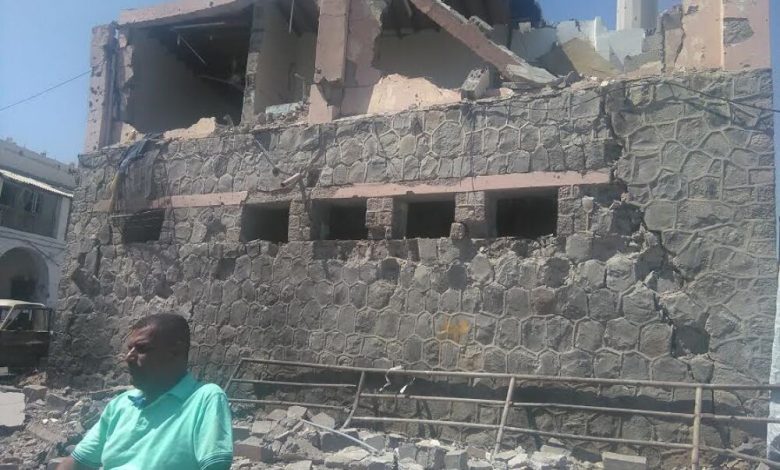 منزله ركام ومأوآه مدمر واحوالة معدمة  ..  المواطن " العدني" أشرف السيد ..اعاقة ووجع وحزن ودمع .. سندان الظرف ومطرقة القهر !!