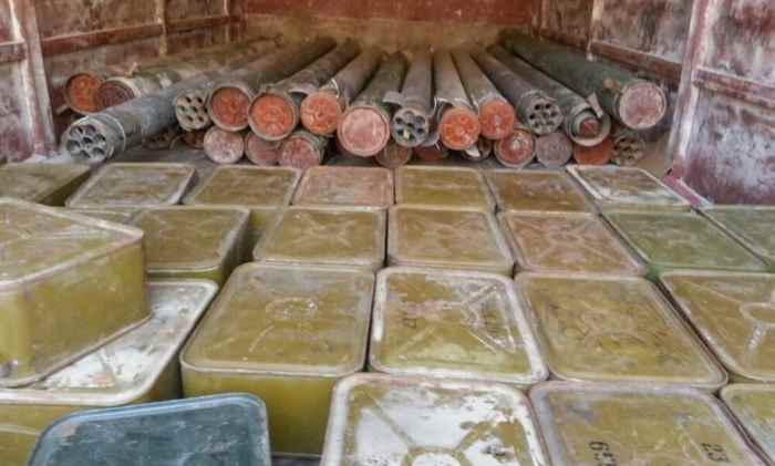 قوات الطوارئ تضبط شحنة أسلحة بـخور عميرة كانت في طريقها من تعز الى عدن