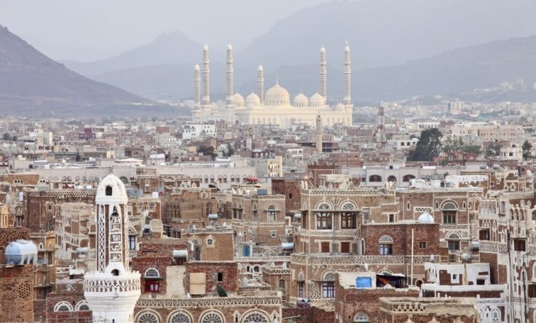 الحوثيون يهددون بطرد أسرة طيار عراقي من صنعاء