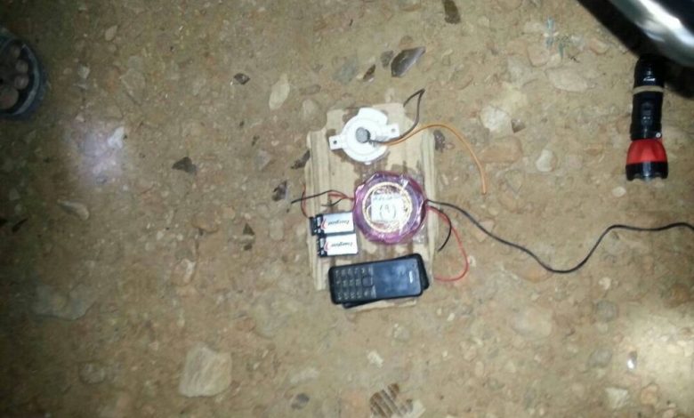 أمن شبوة يضبط شخصين بحوزتهما عبوة ناسفة