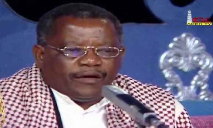 محافظ المهرة يوجه بعلاج سفير الأغنية المهرية الأول عسكري حجيران إلى الهند