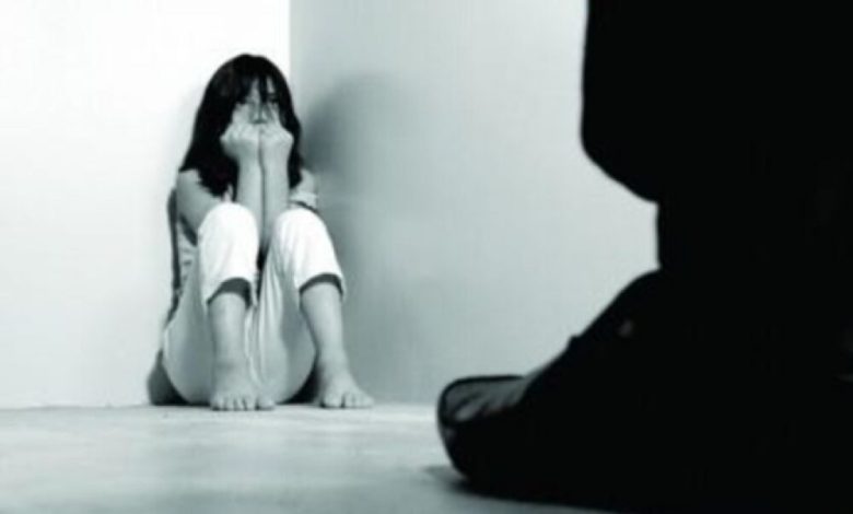 التحرش الجنسي بالأطفال .. معاناة مستمرة في ظل غياب القانون ..وأضرار متلاحقة منه مستقبلا
