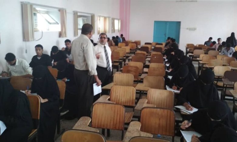 رئيس جامعة حضرموت ونوابه يتفقدون سير الامتحانات النهائية للفصل الدراسي الثاني للعام الجامعي 2017 – 2018م في كليات الجامعة