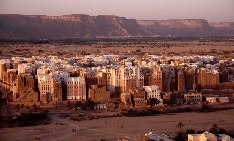 عاجل :مقتل شاب في مديرية شبام برصاص مسلحين