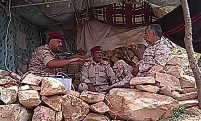 قائد اللواء 115 مشاة يتفقد المواقع القتالية والعسكرية في جبل يسوف ويطلع على أعمال إصلاح الطرق والممرات وبناء خزانات للمياه