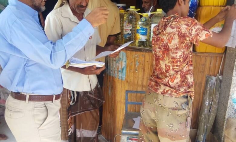 مكتب الصناعة والتجارة في مديرية البريقة يواصل حملات التفتيش