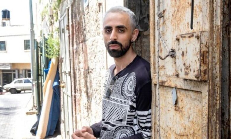 بشار مراد مطرب فلسطيني تجاوز الحدود بين الجنسين في أغانيه