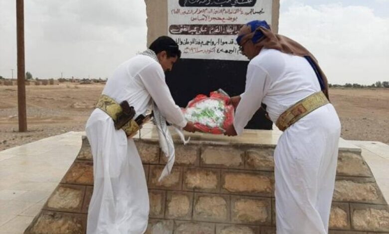 "مأرب" قيادة المؤتمر الشعبي العام تضع اكليل من الزهور على النصب التذكاري لقائد ثورة سبتمبر«تفاصيل»