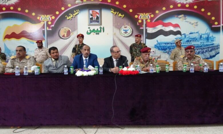 وزير الداخلية يزور قيادة محور الغيضة والشرطة العسكرية ويشدد على المزيد من اليقظة والجاهزية