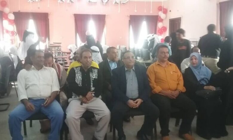 مدير عام المنصورة يفتتح غرفة الحاسوب بمجمع بن رباع التعليمي