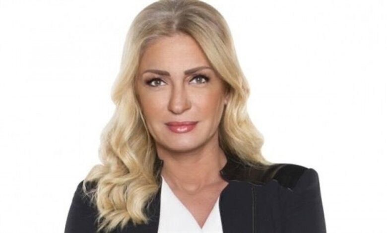 من هي المذيعة نجوى قاسم؟