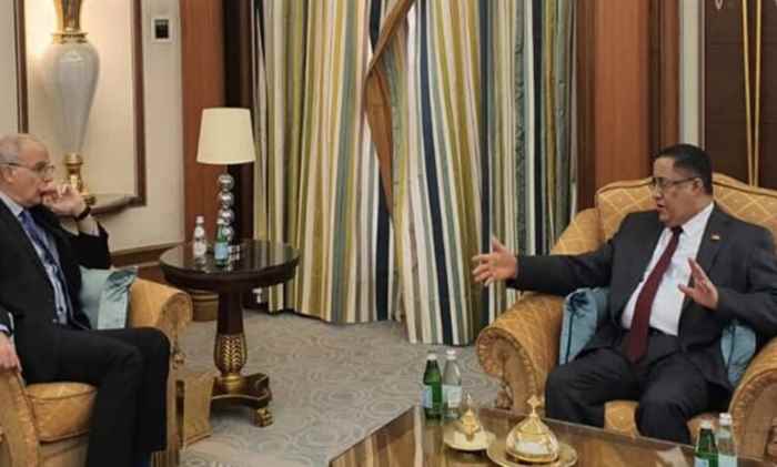 خلال لقائه بالسفير البريطاني.. الخبجي يكشف موعد تعيين محافظ ومدير أمن لعدن