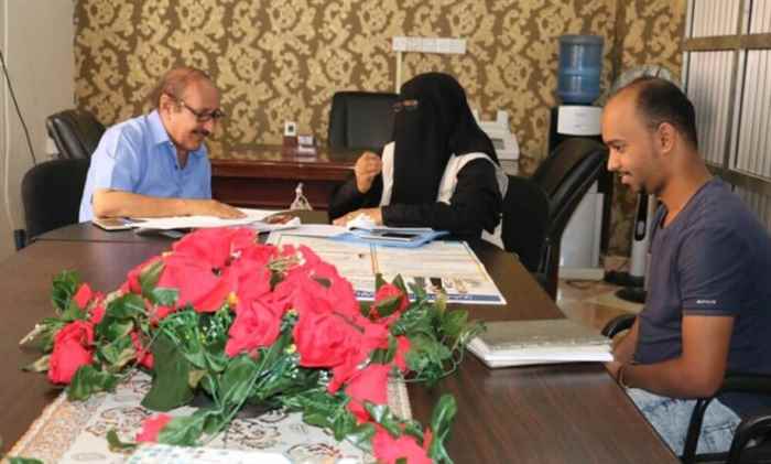 القائم بأعمال مديرية الشيخ عثمان يناقش آلية صرف الحوالات النقدية لمستفيدي صندوق الرعاية الاجتماعية