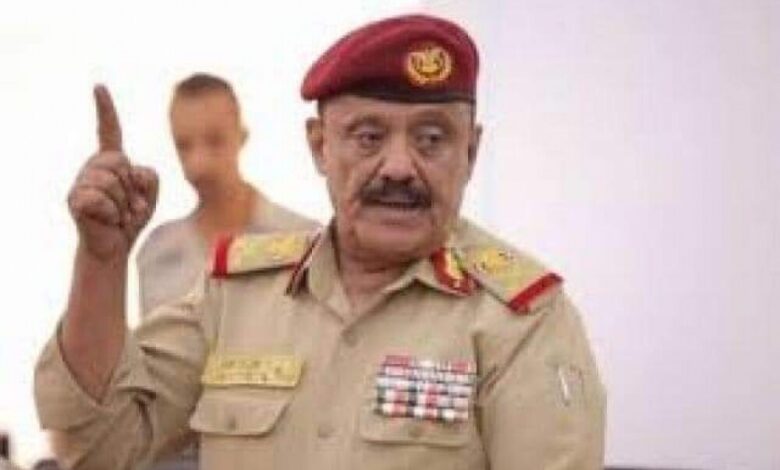 رئيس أركان المنطقة العسكرية الرابعة اللواء أحمد البصر يعزي القائد اللواء فضل حسن بوفاة نجل شقيقه