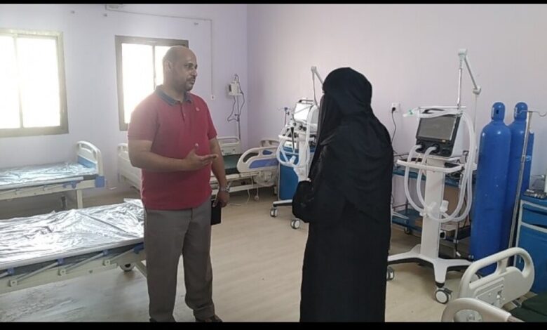مدراء عموم " الشؤون الاجتماعيه والصحة وغرفة عمليات المحافظة" بزيارة لمركز الحميات والعزل الصحي بساحل حضرموت .   
