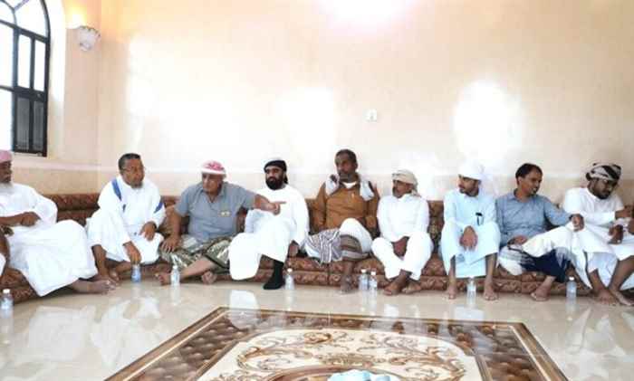 المدير الإقليمي لفروع بنك اليمن الدولي بوادي وصحراء حضرموت يحتفل بخطوبة ابنه المهندس  محمد