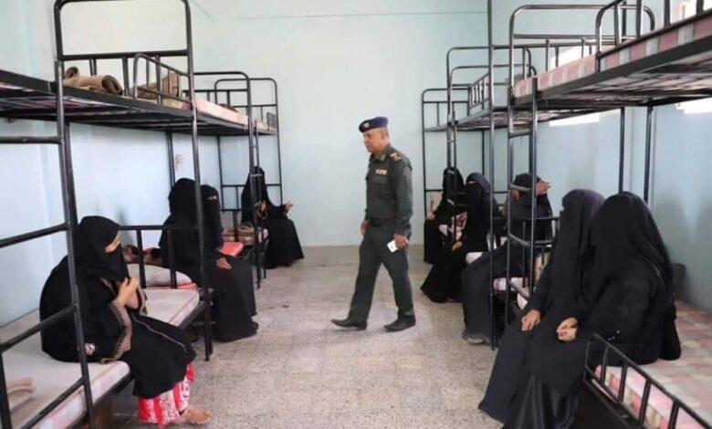 حقوقيون: الميليشيات ارتكبت 4 آلاف انتهاك بحق اليمنيات
