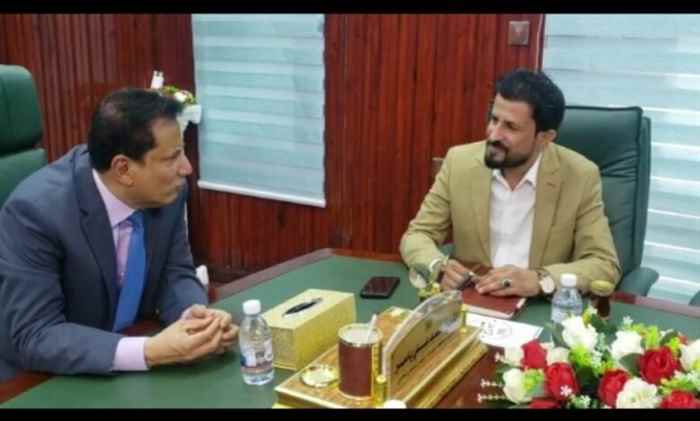 رئيس هيئة النقل البري يناقش مع محافظ المهرة أوضاع النقل بالمحافظة