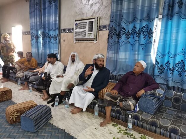 وزير الأوقاف "الشيخ محمد شبيبة" يؤدي واجب العزاء في وفاة العلامة محمد صالح رجب والبرلماني السابق الشيخ عبدالقوي الحميقاني